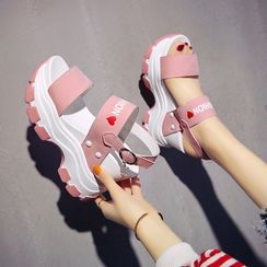 Sleeko - 心心印花字母厚底涼鞋 Sleeko - 心心印花字母厚底涼鞋