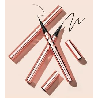 O.TWO.O - Gold Silk Smooth Liquid Eyeliner