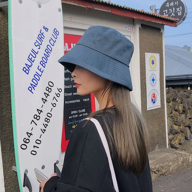 Alpha Kiss-Plain Bucket Hat