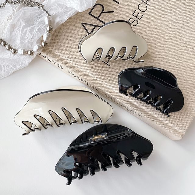 Kiren-Plain Hair Claw