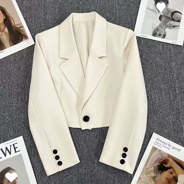 Hevnir-Lapel Collar Plain Button Cropped Blazer