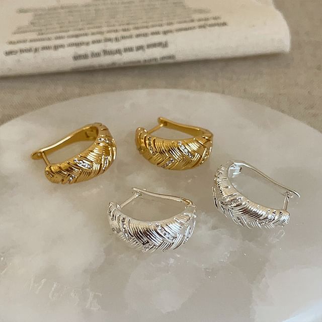 Panda Dama-Textured Hoop Earring