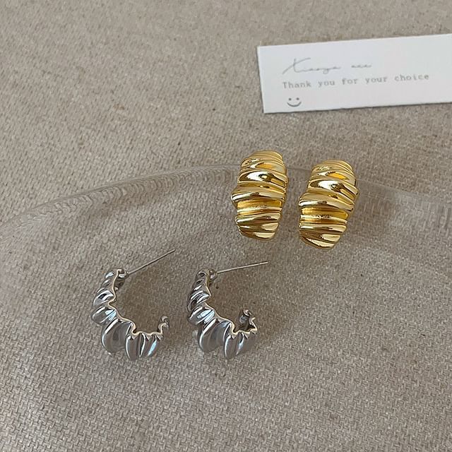Panda Dama-Textured Stud Earring
