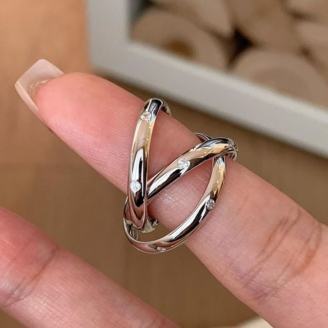 Sharkkira-Layered Metallic Ring