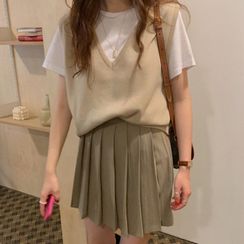monroll - 短袖T裇 / V領針織馬甲 / 打褶襉迷你A字裙 monroll - 短袖T裇 / V領針織馬甲 / 打褶襉迷你A字裙