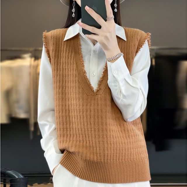 V-Neck Plain Fray Sweater Vest