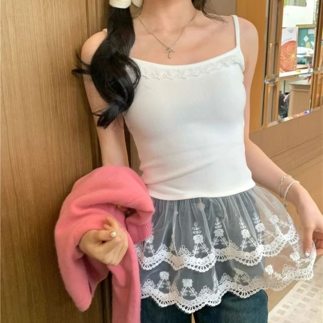 Essere-Plain Lace Trim Peplum Camisole Top