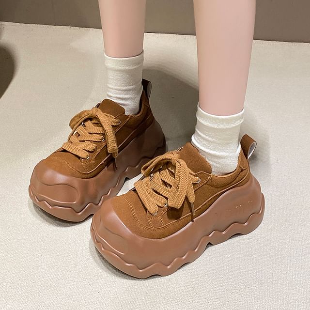 Sleeko-Plain Lace-Up Platform Sneakers