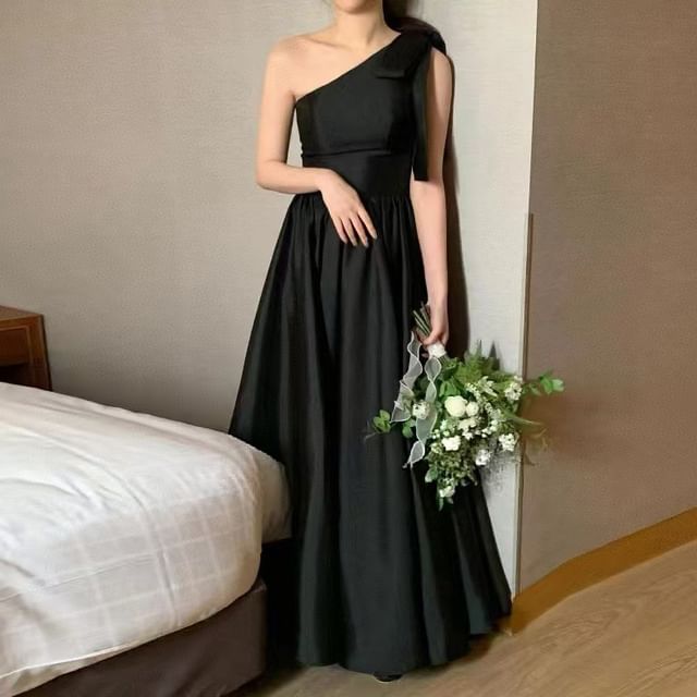 DreesHouse-One-Shoulder Plain A-Line Evening Gown