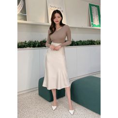 chuu - Flared Satin Long Skirt chuu - Flared Satin Long Skirt