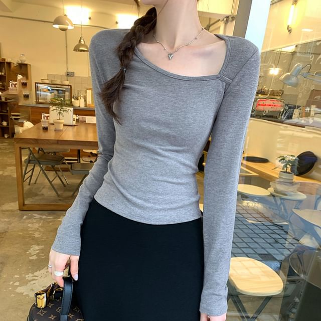 KUMI-Long-Sleeve Asymmetrical Neck Plain Tee