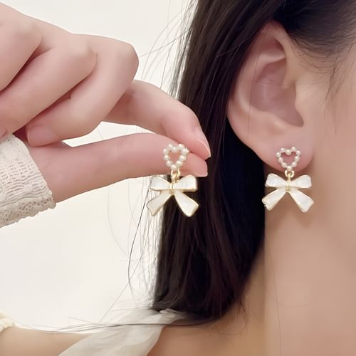 CHANEL Vintage Pearl Gold Drop Earring - Bellisa