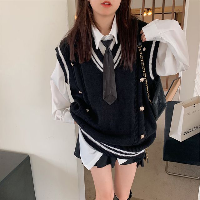 Livilovette V-Neck Buttoned Accent Sweater Vest Long-Sleeve