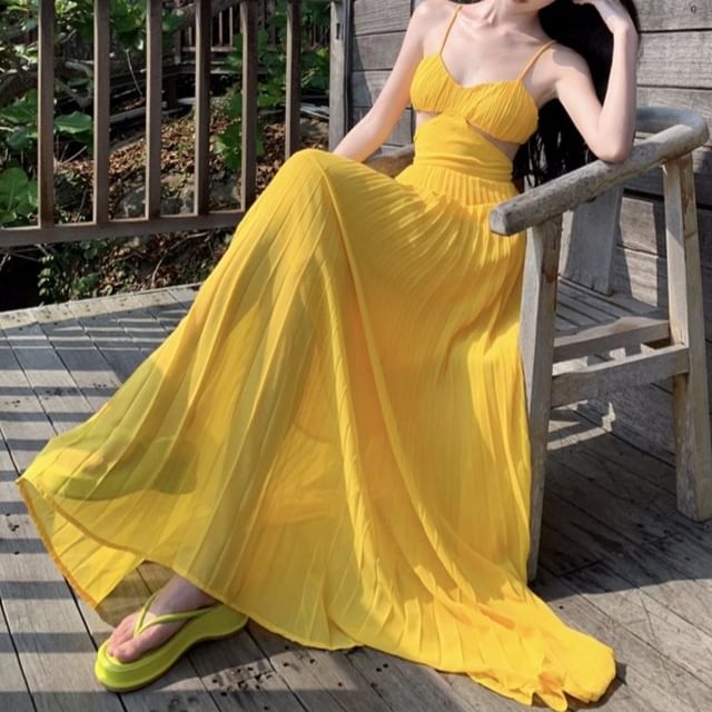 Fioridi-Spaghetti Strap Plain Cutout Accordion Pleated Maxi A-Line Dress