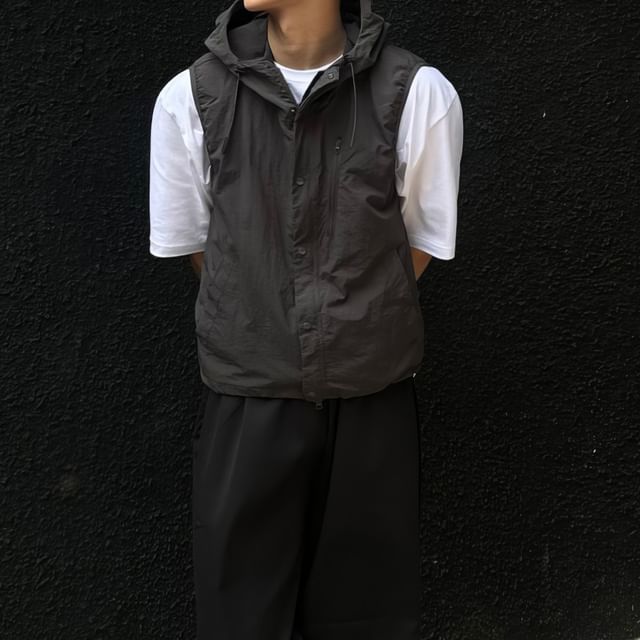 Okwano-Plain Hooded Zip-Up Vest