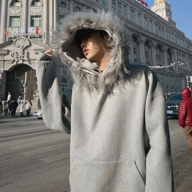 DragonRoad-Plain Fluffy Trim Hoodie