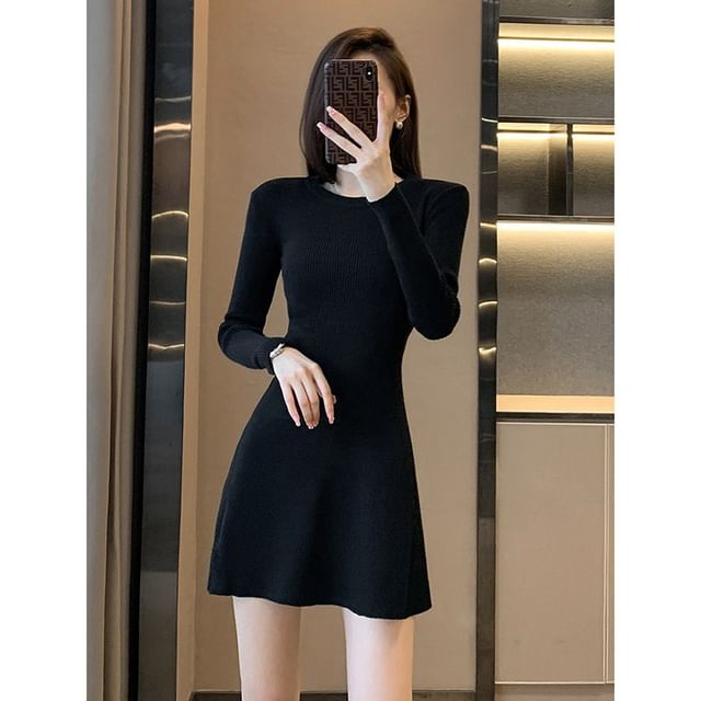 Aurora - Long-Sleeve Crew Neck Houndstooth Mini Knit Dress