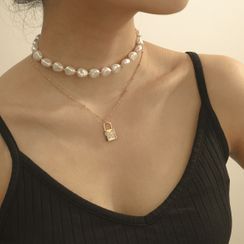 Seirios - Alloy Padlock Pendant Faux Pearl Layered Choker Seirios - Alloy Padlock Pendant Faux Pearl Layered Choker