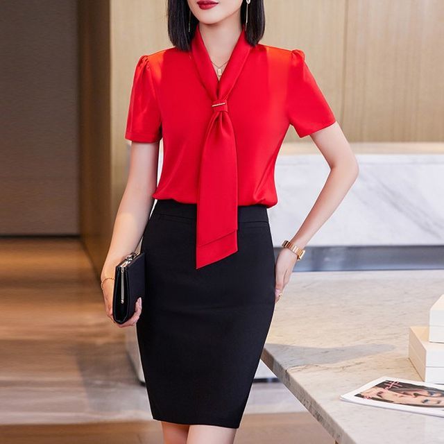 Black pencil outlet skirt red blouse