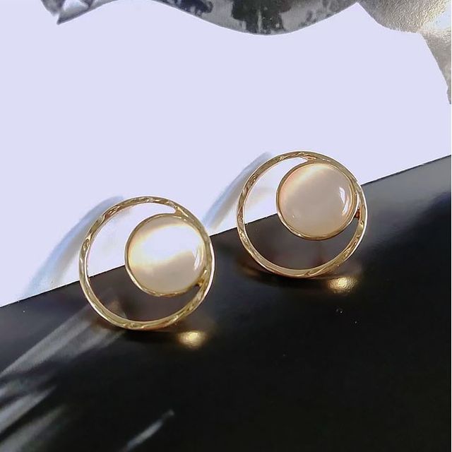 Betsuno-Circle Stud Earring