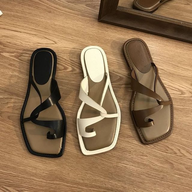 Queen Zoo-Square-Toe Toe-Loop Slide Sandals