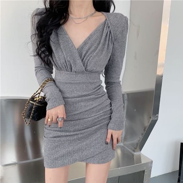 Sisyphi-Long Sleeve V-Neck Plain Ruched Mock Two Piece Mini Sheath Dress