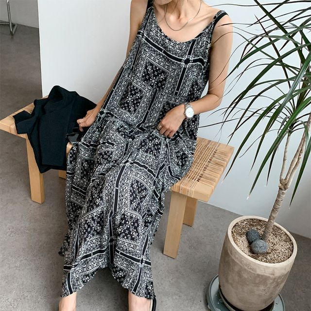 Everose - Spaghetti Strap Paisley Print Tiered Maxi A-Line Dress | YesStyle