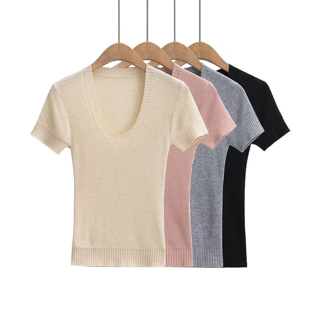 Osion-Short-Sleeve Scoop Neck Plain Knit Top