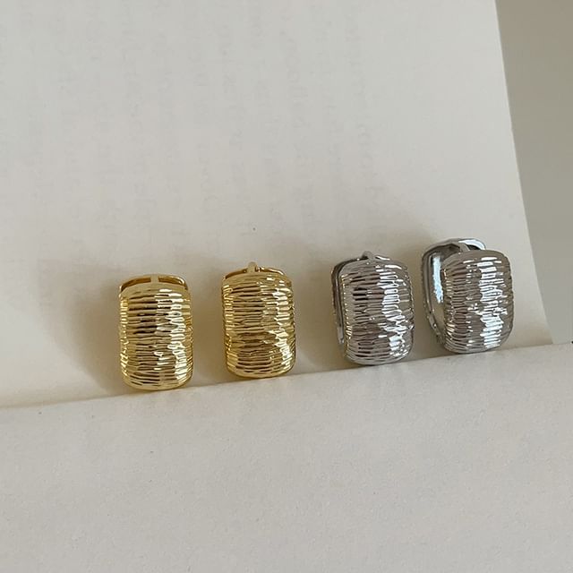 Panda Dama-Textured Huggie Earring
