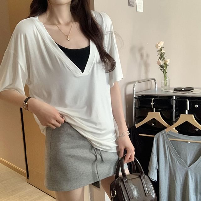 Asiris-Elbow-Sleeve V-Neck Plain Tee