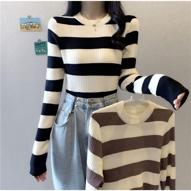 Sisyphi-Crew Neck Striped Ribbed Sweater