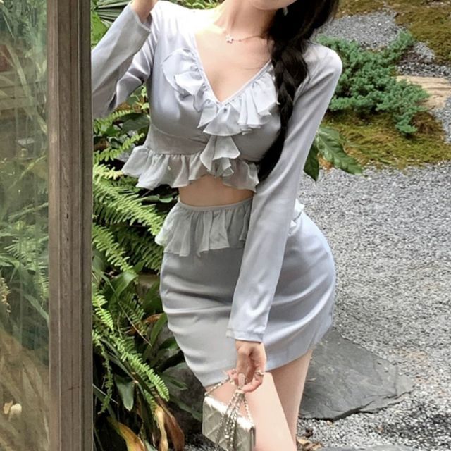 Hazie Long-Sleeve V-Neck Plain Ruffle Crop Top High Waist Mini