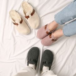 Wifky - COUPLE Belted Dumble Clog Sandals Wifky - COUPLE Belted Dumble Clog Sandals