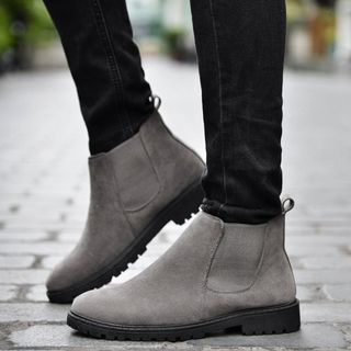 plain chelsea boots