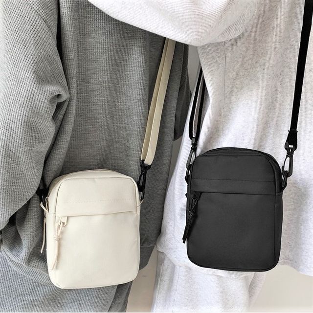 Hikuozy-Plain Zip Crossbody Bag