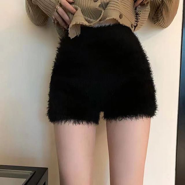 Essere-High Waist Plain Fluffy Knit Shorts