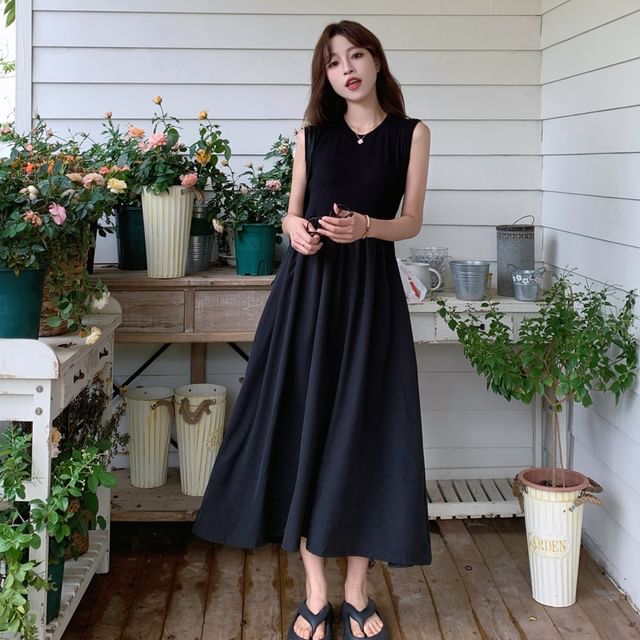 Sienne - Sleeveless Crew Neck Plain Cutout Back Midi A-Line Dress