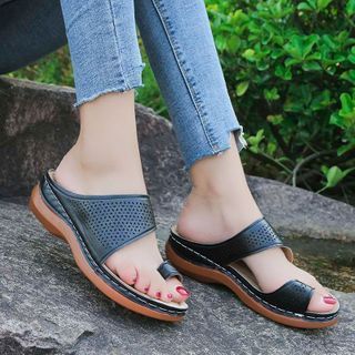 toe ring platform sandals