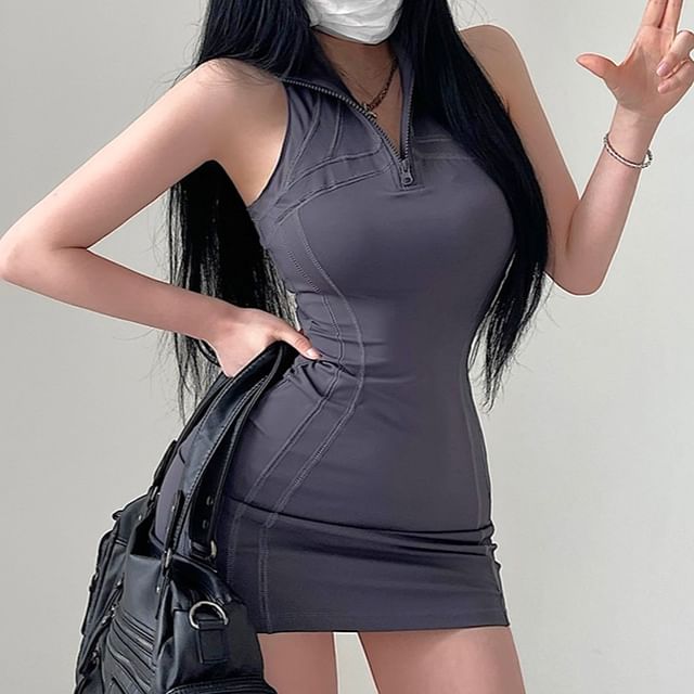 RainGirl-Sleeveless Stand Collar Plain Panel Half Zip Mini Sheath Dress