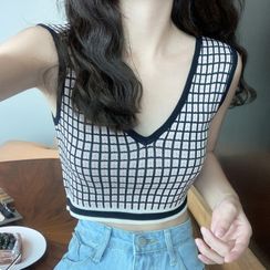 Seoul Crush - V-Neck Plaid Crop Knit Tank Top Seoul Crush - V-Neck Plaid Crop Knit Tank Top