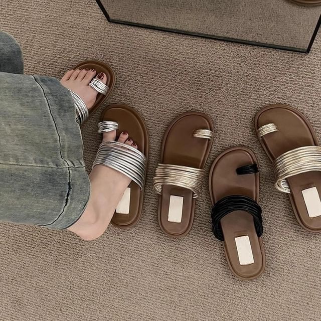 Karlao-Toe Loop Flat Slide Sandals