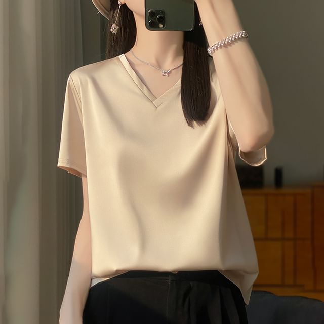 Weelop-Short-Sleeve V-Neck Plain T-Shirt