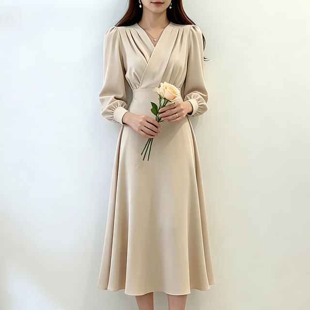 Coris-Langärmliges schlichtes Midi-A-Linien-Kleid mit V-Ausschnitt