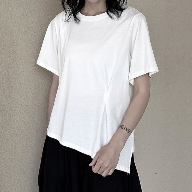 SIMPLE BLACK-Short-Sleeve Crew Neck Plain Asymmetrical Tee