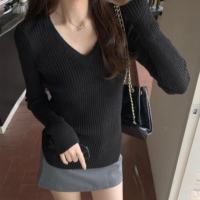 Dragan Pulse-Long Sleeve V-Neck Plain Ribbed Knit Top
