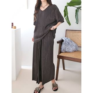 Chubby Girl Set: Short-Sleeve V-Neck Pleated Top + Elastic Waist Pants Sale