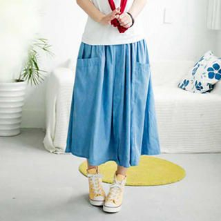 Tokyo Fashion Pocket-Accent Pleated Denim Long Skirt | YesStyle