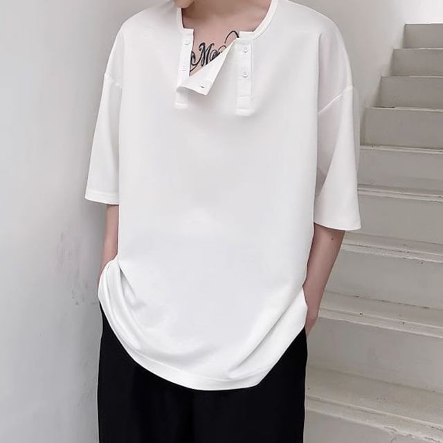 Bjorn-34-Sleeve Crew Neck Plain Buttoned T-Shirt