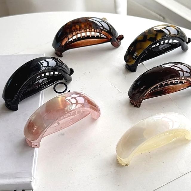 Allyrinta-Acetate Hair Clip