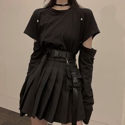Robynn - Detachable-Sleeve T-Shirt / Mini Pleated Skirt Robynn - Detachable-Sleeve T-Shirt / Mini Pleated Skirt